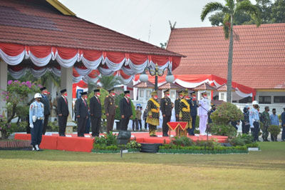 Gubri Pimpin Upacara Peringatan HUT Ke-76 RI di Halaman Gedung Daerah